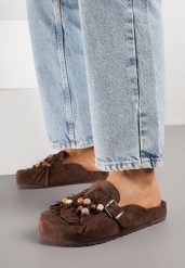 Brązowe Klapki na Grubej Podeszwie z Frędzlami Klamrami i Koralikami Glysnell. Brązowe klapki damskie Born2be, bez wzorów, z jeansu, bez obcasa, na płaskiej podeszwie. Za 109.99 zł.