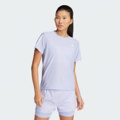 Koszulka Own The Run. Fioletowe t-shirty damskie Adidas, bez wzorów, z materiału, bez kołnierzyka. Za 144.55 zł.
