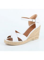 London & London Sandały w kolorze biało-beżowym na koturnie rozmiar: 39. Białe sandały damskie London & London, bez wzorów, bez obcasa, na koturnie. Za 78.66 zł.