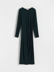 Sukienka z wiskozą - morski. Zielone sukienki damskie Reserved, na co dzień, l, bez wzorów, z dzianiny, bez kołnierzyka, bez ramiączek, proste. W wyprzedaży za 59.99 zł.