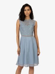 APART Sukienka w kolorze niebieskoszarym rozmiar: 42. Niebieskie sukienki damskie Apart, bez wzorów, z koronki, bez kołnierzyka, bez ramiączek, midi. Za 180.06 zł.