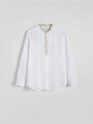 Koszula relaxed fit z lnem - biały. Białe koszule męskie Reserved, l, bez wzorów, z bawełny, bez kołnierzyka, bez ramiączek. W wyprzedaży za 69.99 zł.