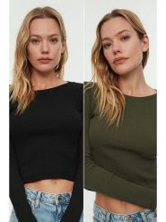 Trendyol Koszulka w kolorze oliwkowym rozmiar: M. Zielone bluzki damskie Trendyol, m, bez wzorów, bez kołnierzyka, bez ramiączek. Za 104.89 zł.