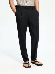 Spodnie chino z domieszką lnu - czarny. Czarne spodnie materiałowe męskie Reserved, bez wzorów, z lyocellu. Za 169.99 zł.