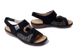 RIEKER 65989-01 black, sandały damskie. Czarne sandały damskie Rieker, bez wzorów, bez obcasa, na koturnie. Za 223.93 zł.
