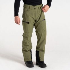 Spodnie narciarskie dla mężczyzn Dare2B DMW573R. Zielone spodnie materiałowe męskie Dare 2b, bez wzorów, sportowe. Za 349.99 zł.