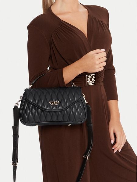 Guess Torebka Valla HWQG81 22200 Czarny. Czarne torebki klasyczne damskie Guess, z aplikacjami, ze skóry, bez dodatków. Za 339.99 zł.