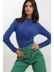 Trendyol Bluzka w kolorze granatowym rozmiar: XL. Niebieskie bluzki damskie Trendyol, xl, bez wzorów, bez kołnierzyka, bez ramiączek. Za 61.60 zł.