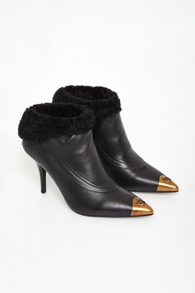 Botki damskie skórzane Lucy 25 PINKO. Botki damskie Pinko, bez obcasa, bez zapięcia. W wyprzedaży za 876.85 zł.