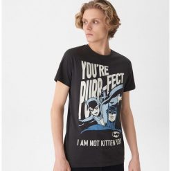 T-shirt z nadrukiem Batman i Catwoman - Czarny. Czarne t-shirty damskie House, l, bez wzorów, bez kołnierzyka. Za 39.99 zł.