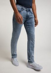 MUSTANG MĘSKIE SPODNIE JEANSOWE OREGON TAPERED K DENIM BLUE 1012681 5000 413. Niebieskie spodnie materiałowe męskie Mustang, bez wzorów, z denimu. Za 189.99 zł.