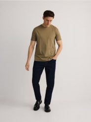 T-shirt regular z modalem - oliwkowy. Zielone t-shirty męskie Reserved, l, bez wzorów, z bawełny, bez kołnierzyka. W wyprzedaży za 79.99 zł.
