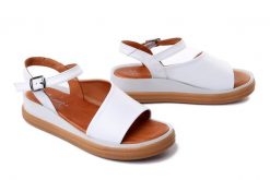 Maciejka L7629-11/00-1 biały, sandały damskie. Białe sandały damskie Maciejka, bez wzorów, ze skóry, bez obcasa, na koturnie. Za 199.92 zł.