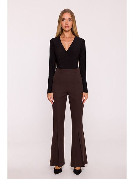 Made of emotion Spodnie w kolorze brązowym rozmiar: L. Brązowe spodnie materiałowe damskie Made Of Emotion, bez wzorów, z materiału, z podwyższonym stanem. Za 189.99 zł.