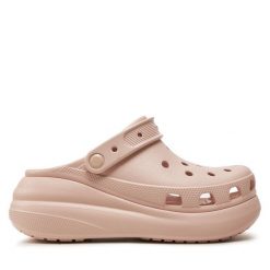 Klapki Crocs. Czerwone klapki damskie Crocs, bez wzorów, bez obcasa. Za 259.99 zł.