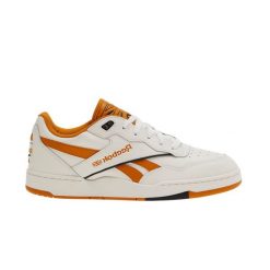 Buty do chodzenia męskie Reebok BB 4000 II. Białe buty sportowe na co dzień męskie Reebok, bez zapięcia, trekkingowe. Za 198.00 zł.