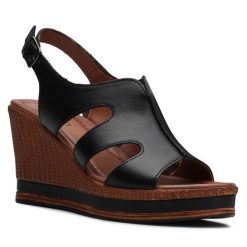 Sandały Lasocki. Czarne sandały damskie Lasocki, bez wzorów, bez obcasa, na koturnie. Za 113.99 zł.