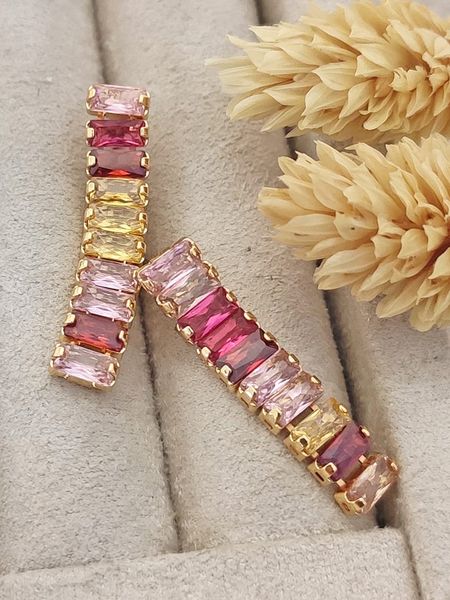 Nakkash Pozłacane kolczyki-wkrętki z cyrkoniami rozmiar: onesize. Żółte kolczyki damskie Nakkash, z cyrkonią, pozłacane. Za 82.64 zł.