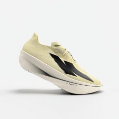 Buty do biegania męskie Kiprun Kipstorm Pro. Czarne obuwie do biegania damskie KIPRUN. Za 799.99 zł.