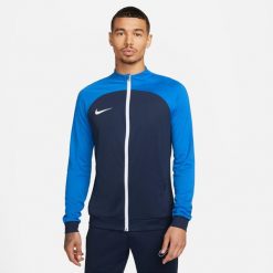 Bluza treningowa męska Nike Drifit Academy. Białe bluzy bez kaptura męskie Nike, bez wzorów, sportowe, bez kołnierzyka, bez ramiączek. W wyprzedaży za 216.75 zł.