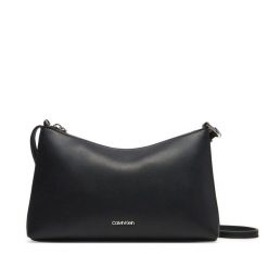 Torebka Calvin Klein. Czarne torebki klasyczne damskie CALVIN KLEIN, bez wzorów, bez dodatków. Za 259.99 zł.