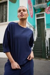 Bluza z krótkimi rękawami granatowa. Bluzy bez kaptura damskie MOODO, xl. Za 99.99 zł.