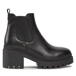 Sztyblety Tamaris. Czarne botki damskie Tamaris, bez obcasa, na płaskiej podeszwie, bez zapięcia. Za 339.99 zł.