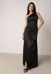 Czarna Satynowa Sukienka Wieczorowa na Jedno Ramię z Marszczeniem w Talii Cezalie. Czarne sukienki damskie Born2be, na imprezę, m, bez wzorów, z satyny, eleganckie, bez kołnierzyka, bez ramiączek, maxi, kopertowe. Za 179.99 zł.