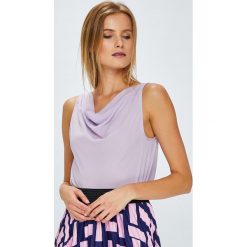 Answear - Top Violet Kiss. Fioletowe topy damskie ANSWEAR, m, bez wzorów, z poliesteru, bez kołnierzyka. W wyprzedaży za 34.90 zł.
