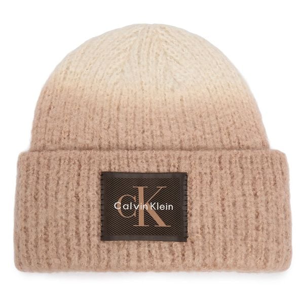 Czapka Calvin Klein. Brązowe czapki zimowe damskie CALVIN KLEIN. Za 209.99 zł.