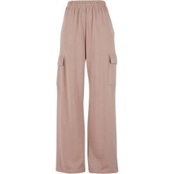 Damskie spodnie dresowe loose fit Urban Classics Light Terry. Czerwone spodnie dresowe damskie Urban Classics, z dresówki. Za 175.50 zł.