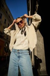 Cienka kurtka z kapturem beżowa. Brązowe kurtki damskie MOODO, l, bez wzorów, z kapturem. Za 179.99 zł.