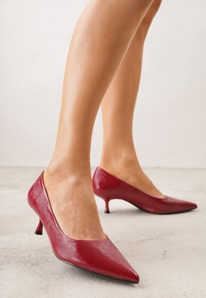 Bordowe Czółenka na Obcasie Typu Kaczuszka Hollybloom. Czerwone czółenka damskie Born2be, bez wzorów, z jeansu, bez obcasa, na obcasie. Za 109.99 zł.