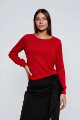 Sweter z wiskozy czerwony. Czerwone swetry klasyczne damskie MOODO, l, z wiskozy, bez kołnierzyka. Za 119.99 zł.