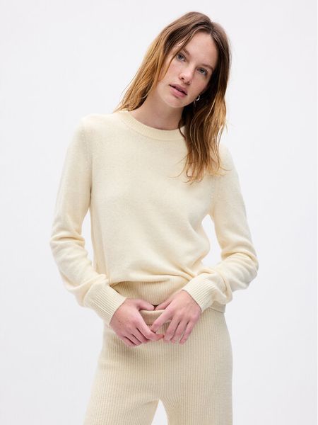 Gap Sweter 815136-04 Beżowy Regular Fit. Brązowe swetry klasyczne damskie GAP, m, z syntetyku, bez kołnierzyka. Za 259.99 zł.