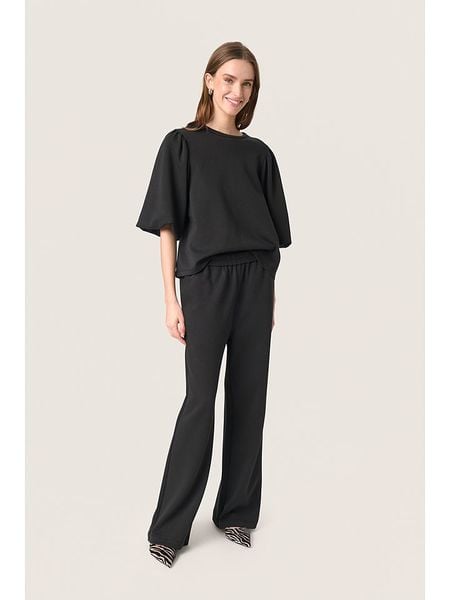 Soaked in Luxury Spodnie dresowe w kolorze czarnym rozmiar: S. Czarne spodnie dresowe damskie Soaked in Luxury, s, bez wzorów, z dresówki. Za 165.99 zł.
