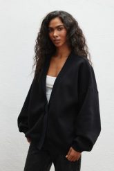 Bluza typu oversize z napami w kolorze TOTALLY BLACK - SWELL-UNI. Czarne bluzy bez kaptura damskie Marsala, m, z bawełny. Za 349.90 zł.