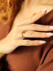 Pierres delicates Pozłacany pierścionek z perłą rozmiar: onesize. Białe pierścionki damskie Pierres delicates, z perłą, pozłacane. Za 43.99 zł.