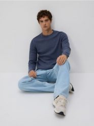 Strukturalny sweter z bawełny - niebieski. Niebieskie swetry męskie Reserved, l, bez wzorów, z bawełny, bez kołnierzyka. Za 119.99 zł.