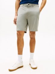 Tommy Hilfiger Szorty Mężczyźni Sztuczne włókno szary, 32. Szare szorty męskie Tommy Hilfiger, na lato, bez wzorów, z włókna. Za 329.95 zł.