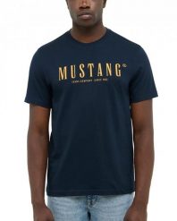 Męski T-Shirt Mustang Style Austin Dark Sapphire 1016853 4136. Niebieskie t-shirty męskie Mustang, m, bez wzorów, bez kołnierzyka. Za 79.99 zł.