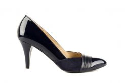 Czółenka Bayla-097 LSZ6884-205 Granat, Skóra naturalna lakierowana - 40. Niebieskie czółenka damskie Bayla, bez wzorów, z lakierowanej skóry, bez obcasa, na obcasie. W wyprzedaży za 89.10 zł.