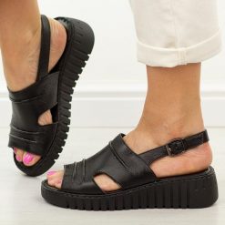 Czarne sandały damskie Potocki 12822. Czarne sandały damskie POTOCKI, bez wzorów, ze skóry, bez obcasa, na platformie. Za 199.00 zł.