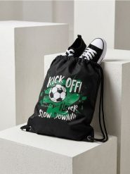 Plecak worek z motywem piłki nożnej - czarny. Czarne plecaki damskie Sinsay, bez wzorów, sportowe. Za 15.99 zł.