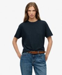 Superdry Studios Crew T‑Shirt — Relaxed fit z bawełny i lyocellu – ECLIPSE NAVY. Niebieskie t-shirty damskie Superdry., bez wzorów, z bawełny, bez kołnierzyka. Za 121.00 zł.