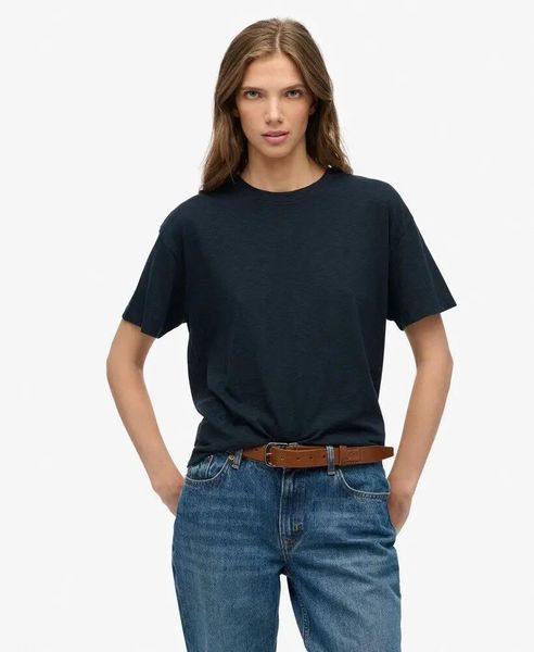 Superdry Studios Crew T‑Shirt — Relaxed fit z bawełny i lyocellu – ECLIPSE NAVY. Niebieskie t-shirty damskie Superdry., bez wzorów, z bawełny, bez kołnierzyka. Za 121.00 zł.