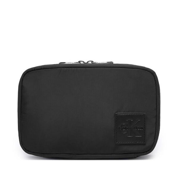 Saszetka Calvin Klein. Czarne saszetki męskie CALVIN KLEIN. Za 249.99 zł.