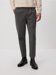 Spodnie chino regular fit - jasnoszary. Szare spodnie materiałowe męskie Reserved, bez wzorów, z bawełny. Za 129.99 zł.
