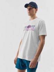 4F T-shirt z nadrukiem męski - biały L. Białe t-shirty męskie 4f, l, z aplikacjami, z bawełny, bez kołnierzyka. W wyprzedaży za 39.99 zł.