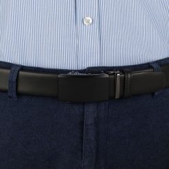 Pasek męski skórzany 3,5 cm klamra automatyczna Beltimore czarny 02-593 : Kolory - czarny, Rozmiar pasków - r.115-130 cm. Czarne paski męskie bez wzorów, ze skóry, wizytowe. Za 64.99 zł.